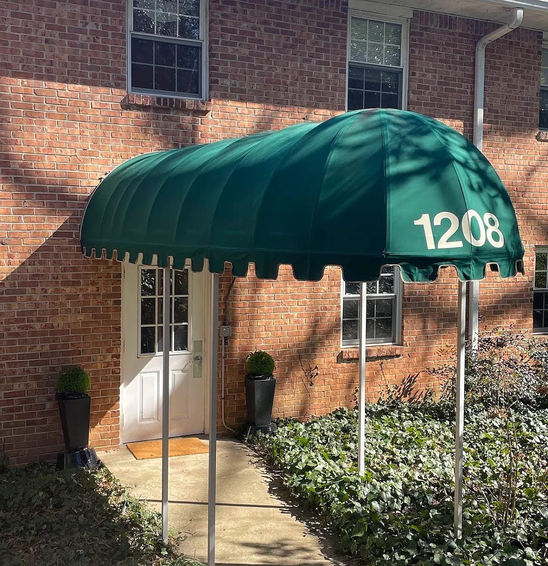 2 bed, 1050 sqft, $1,600 — Photo 1