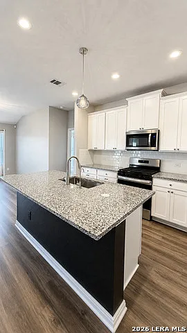 3 bed, 2.0 bath, 1522 sqft, $1,800 — Photo 3