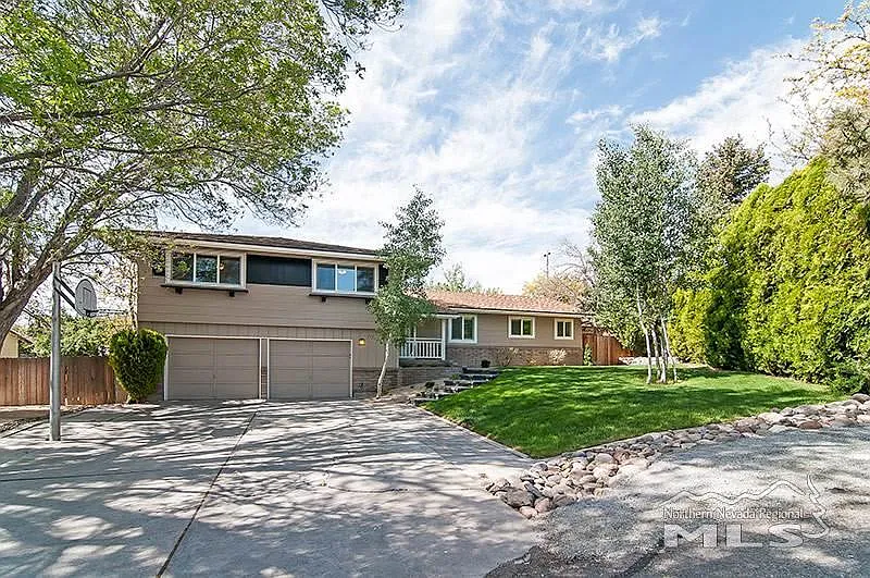 12090 Mahogany Cir photo 1