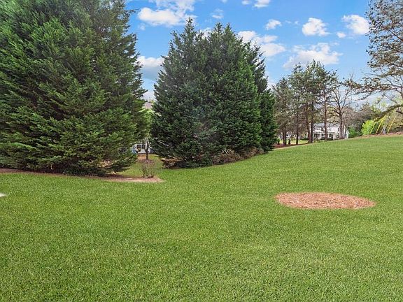 4th image of 2334 Suwanee Pointe Dr