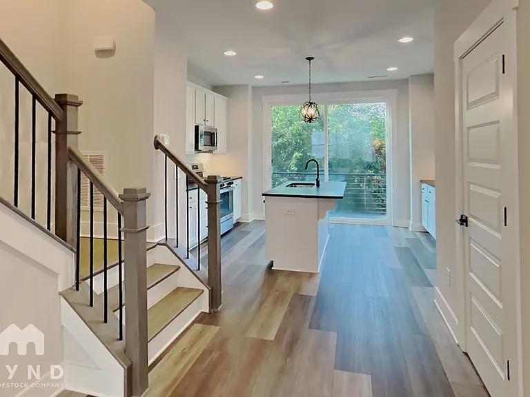 586 W End Dr — Photo 5