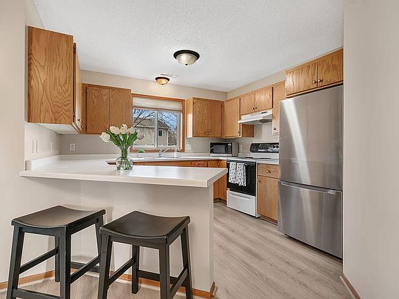 5th image of 939 Cypress Rd Unit 27