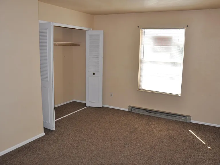 1922 N Salem Ave — Photo 6