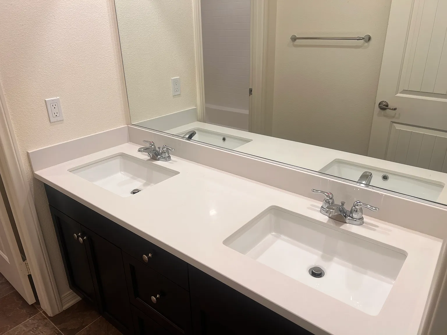 4 bed, 2604 sqft, $3,400 — Photo 3