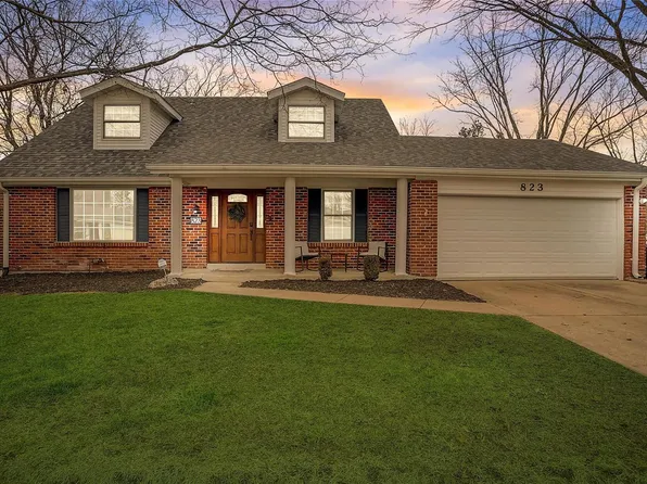 823 Pine Village Ct, Ballwin, MO 63021