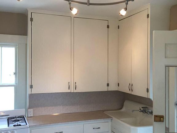 2nd image of 826 1/2 N 42nd St