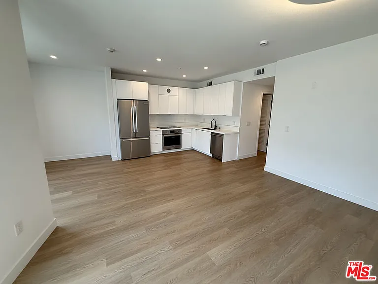 1130 N Orange Dr #403 — Photo 5