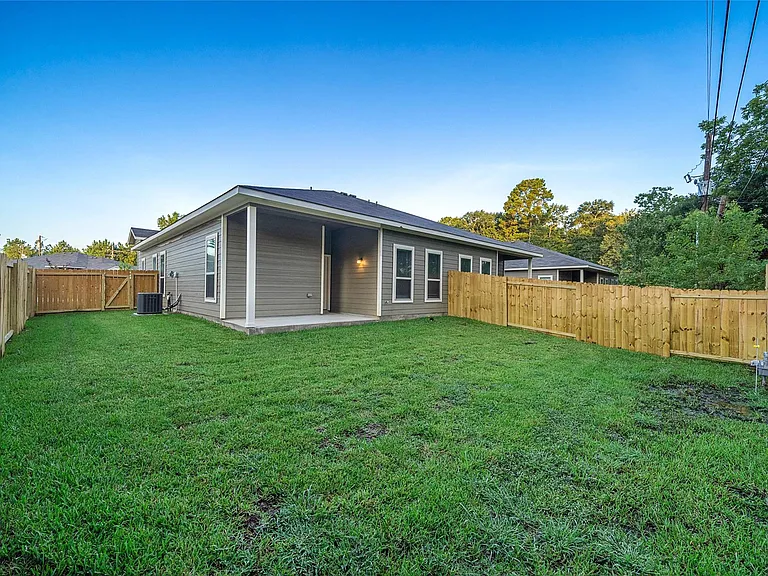 202 Oakcrest #A — Photo 11