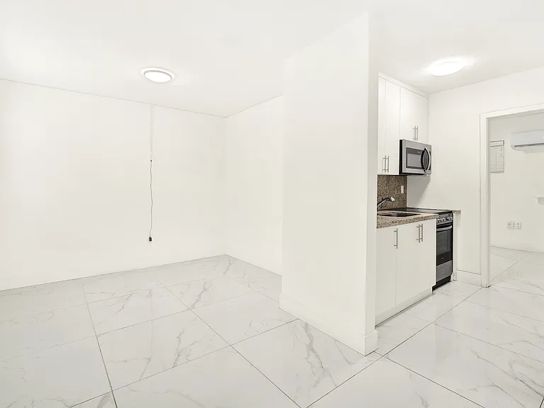 4 Sidonia Ave #2 — Photo 1