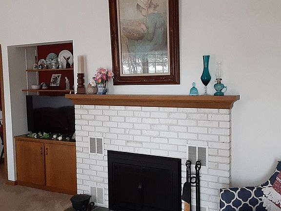 Living Room - Fireplace
