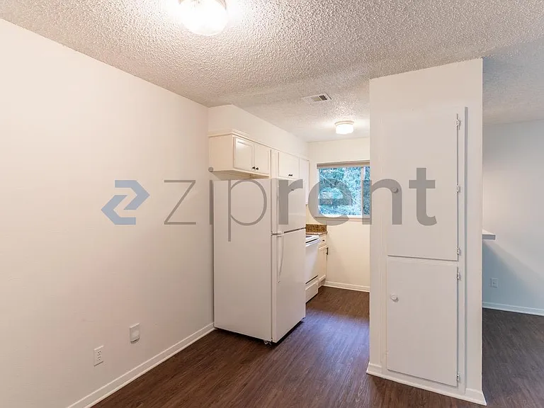 2906 Sweeney Ln #C — Photo 6