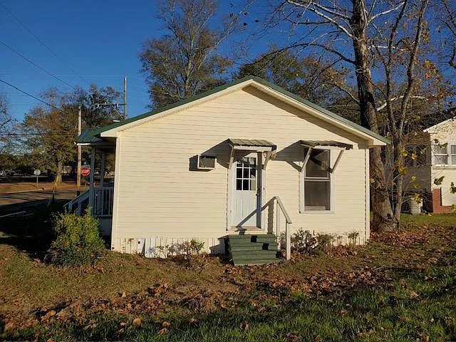 303 W Carolina Ave — Photo 2