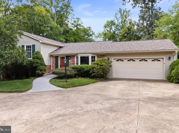 7871 Godolphin Dr, Springfield, VA 22153