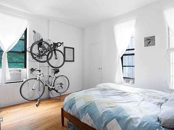 4th image of 50 W 105th St #2B