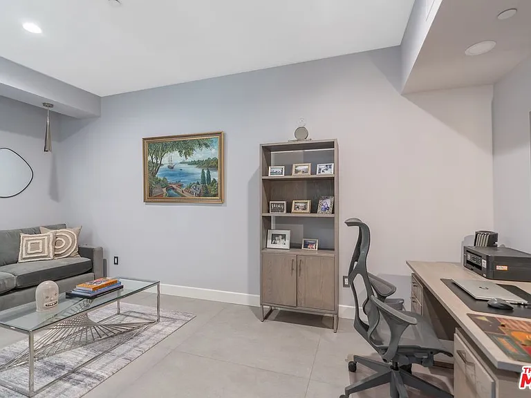 1250 N Harper Ave #302 — Photo 30