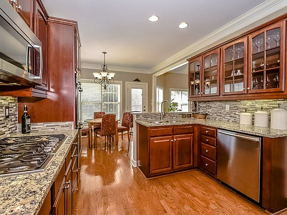 4th image of 186 Lake Commons Dr