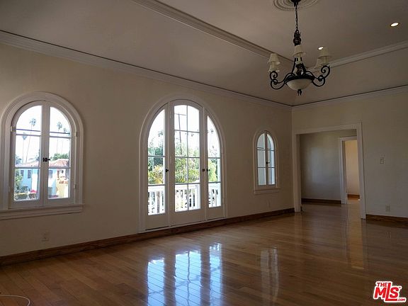 3rd image of 4416 Victoria Park Pl