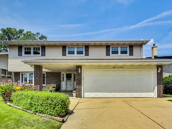 8614 W North Ter, Niles, IL 60714