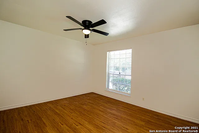 3 bed, 3.0 bath, 1900 sqft, $2,200 — Photo 3