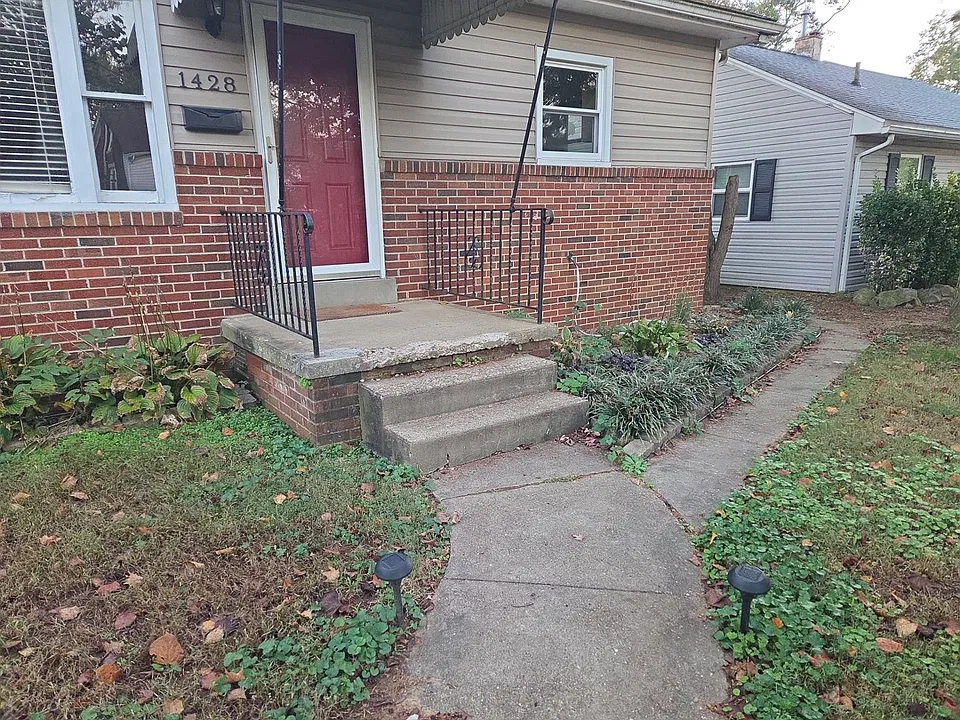 1428 Edwards St