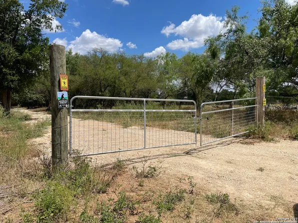 398 RAMOS LN LOT 33A, Floresville, TX 78114