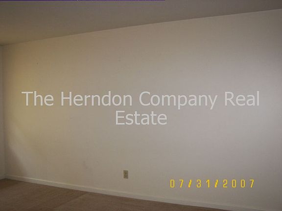 3rd image of 1524 1/2 N Oak St