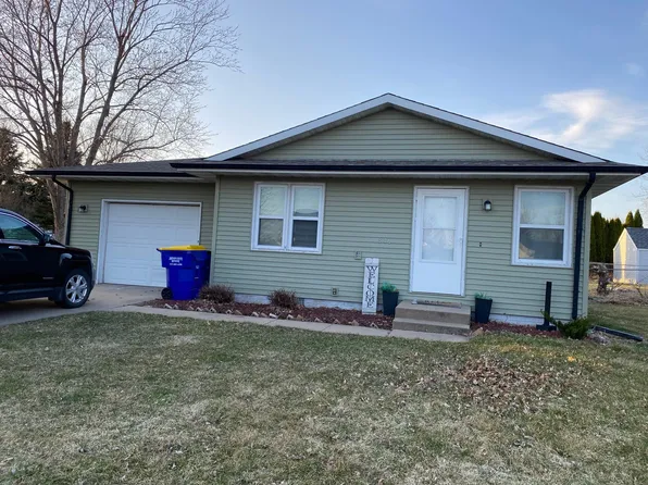 840 Prospect Ct, North Liberty, IA 52317