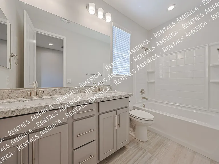10218 W Piccadilly Rd — Photo 16