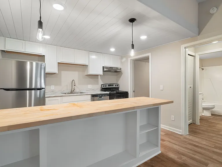 Bay Vista — Photo 12
