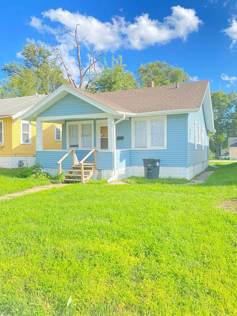 Coming Soon 3 Bed 1 bath house, convenient location — Photo 1
