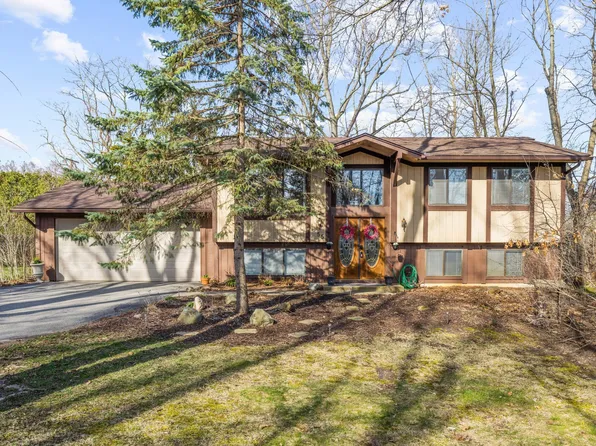 1755 Lockwood Dr, Highland, MI 48356