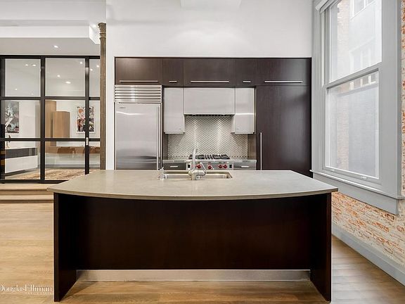 4th image of 542 Broadway APT 4R