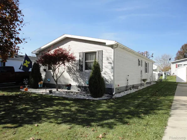 421 Raisin River Dr, Adrian, MI 49221