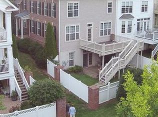 18490 Lanier Island Sq, Leesburg, VA 20176