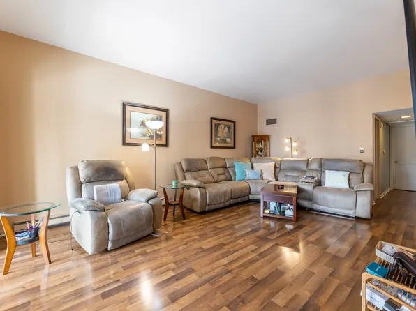 4123 W 98th St APT C, Oak Lawn, IL 60453
