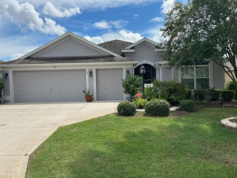 1812 Hollow Branch Way Front Yard