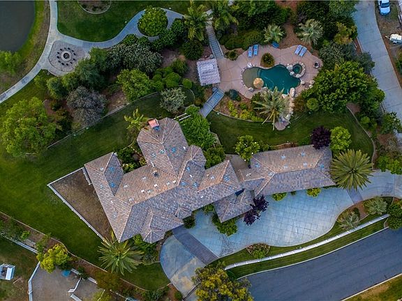 3rd image of 42693 Arjay Dr