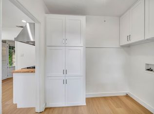 546 S Beachwood Dr, Burbank, CA 91506