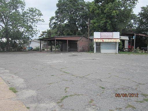 1st image of 300 E Hill Ave