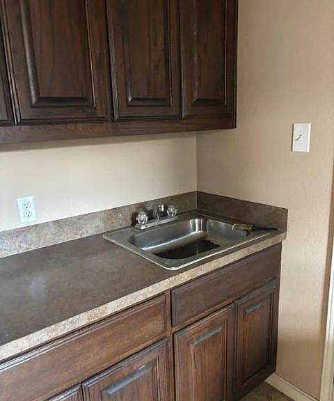 805 Williams Way — Photo 16
