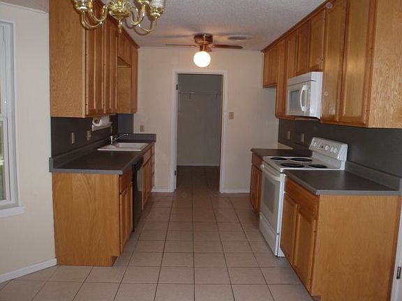 3rd image of 2402 Brentwood Dr