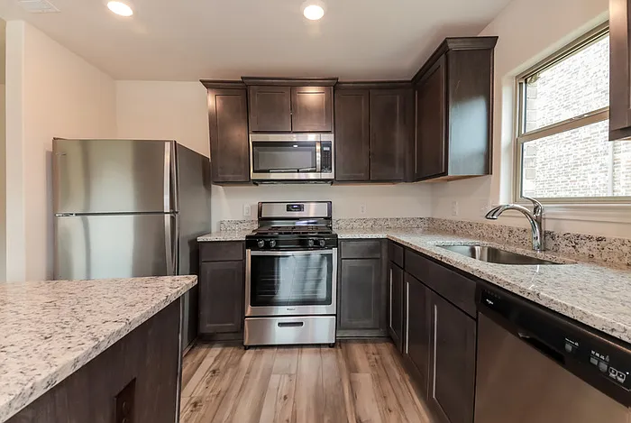 833 Mallorie Ln — Photo 5