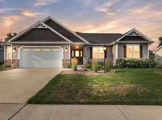 271 Silver Lake Trl, Oconomowoc, WI 53066