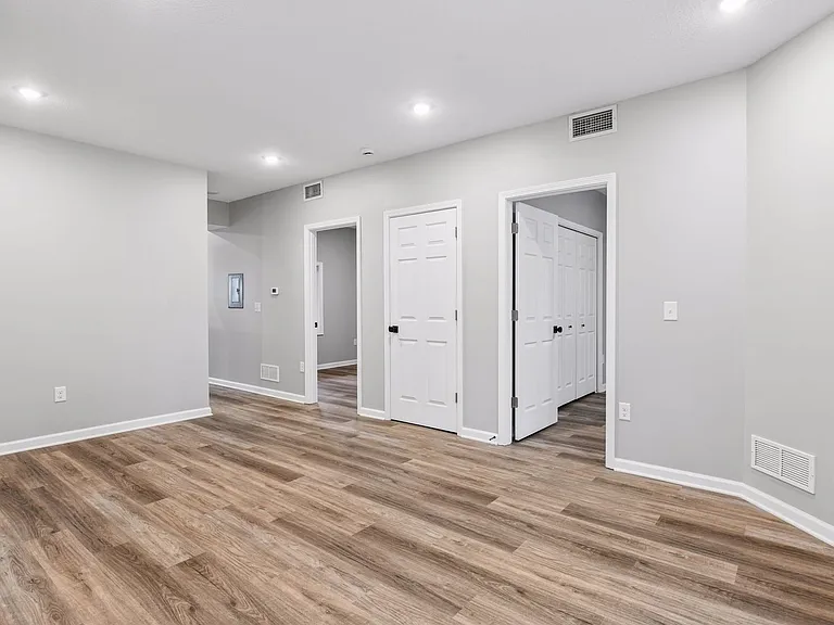 301 17th Ave Ne — Photo 5