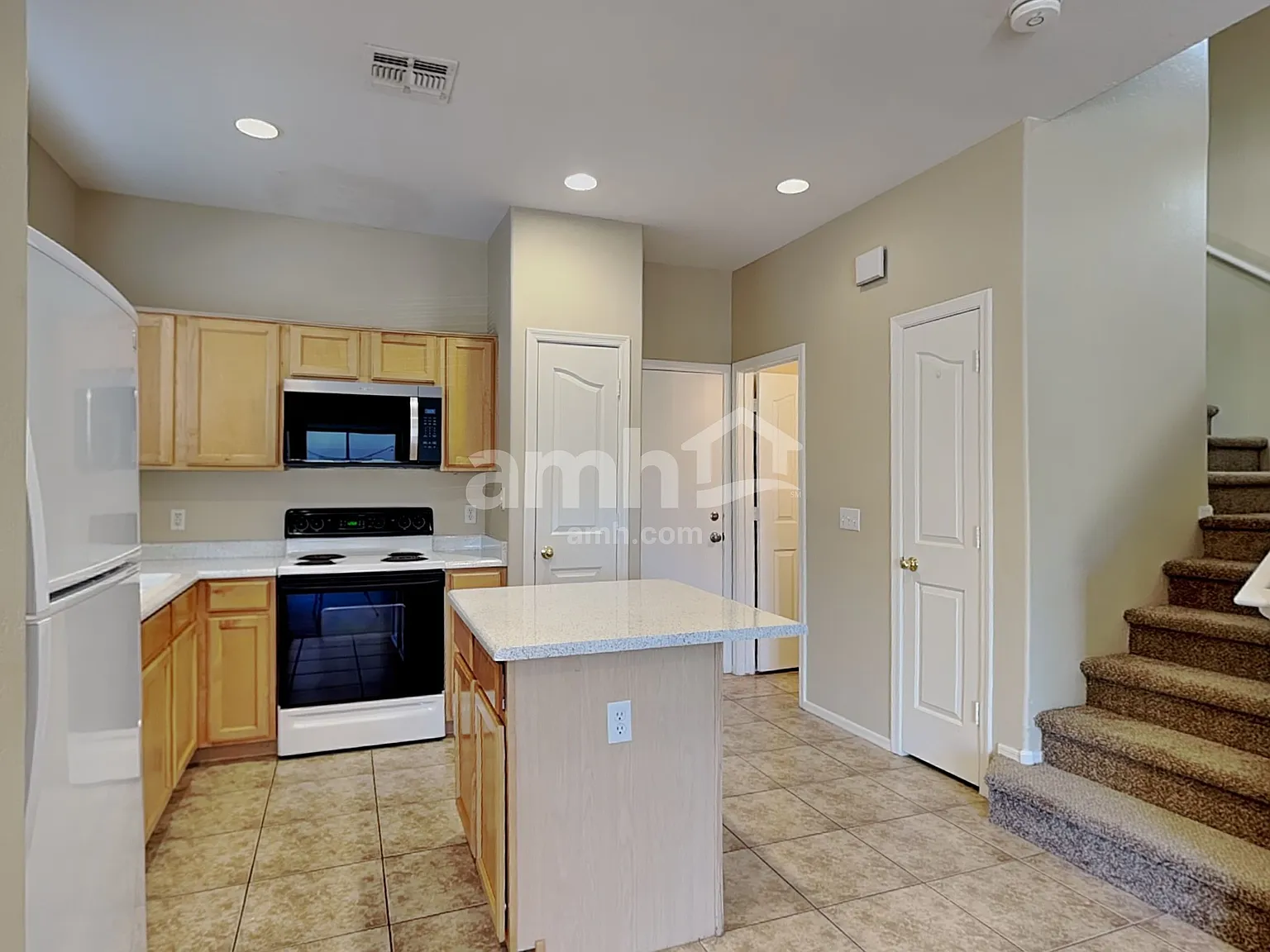 3 bed, 2.5 bath, 1421 sqft, $2,175 — Photo 3