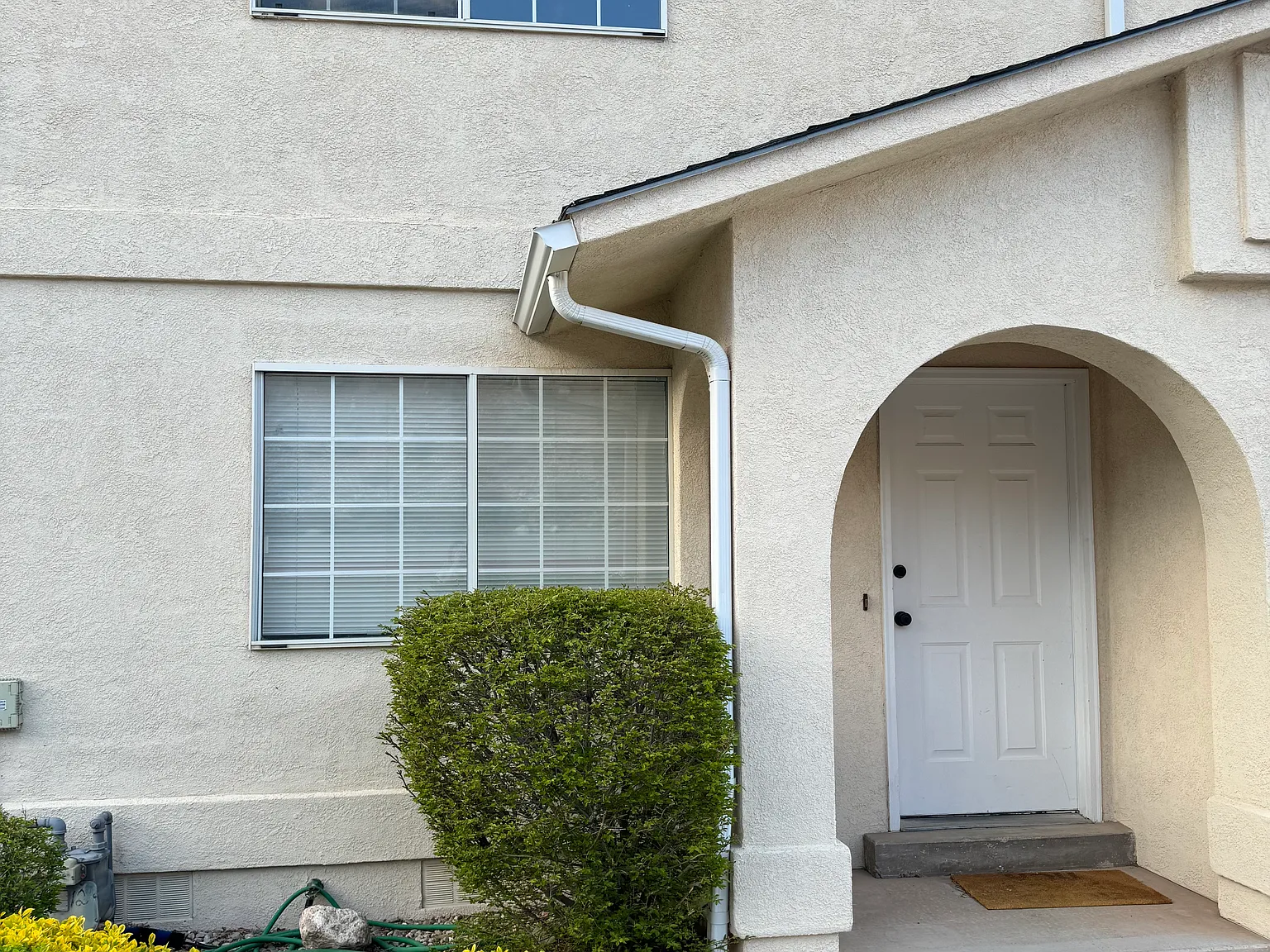 2 bed, 1.5 bath, 1088 sqft, $1,400 — Photo 2