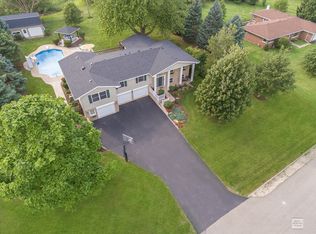 39 W Larkspur Ln, Bristol, IL 60512