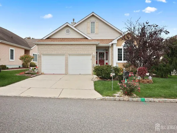 18 Halifax Dr, Monroe Township, NJ 08831