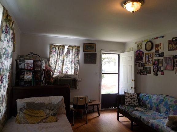 5th image of 194 Palisade St
