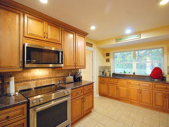 4th image of 1803 Lakeview Dr